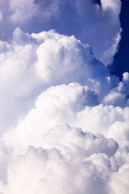 Bulutlu mavi gökyüzü