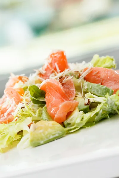 Salad dengan salmon — Stok Foto