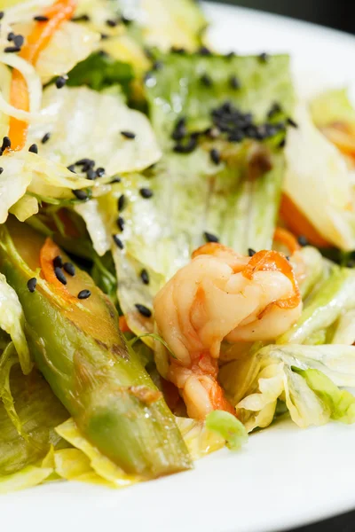 Salade aux crevettes — Photo