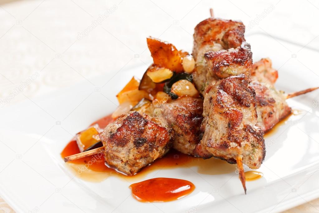 Meat kebab with vegetables