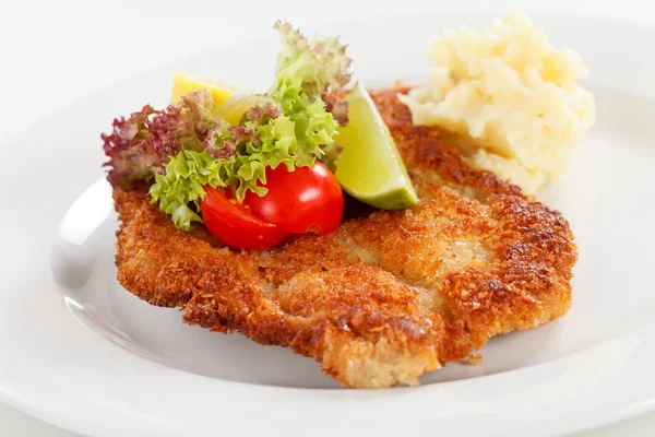 Schnitzel with potatoes — Stock Photo, Image