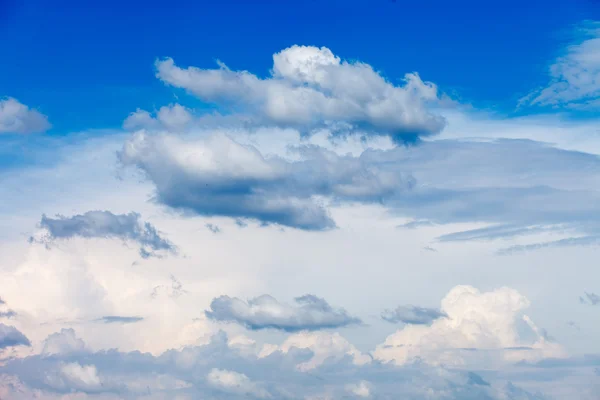 雲と青い空 — ストック写真