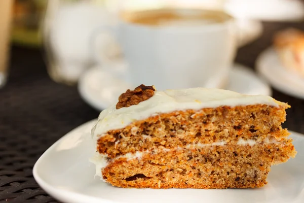 Pastel de zanahoria con café —  Fotos de Stock