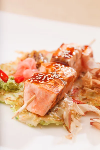 三文鱼烤肉串 — 图库照片