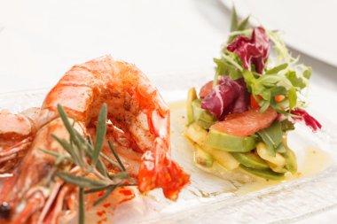 karides salatası ile