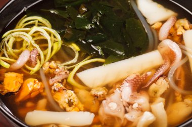 Japon deniz mahsulleri çorbası