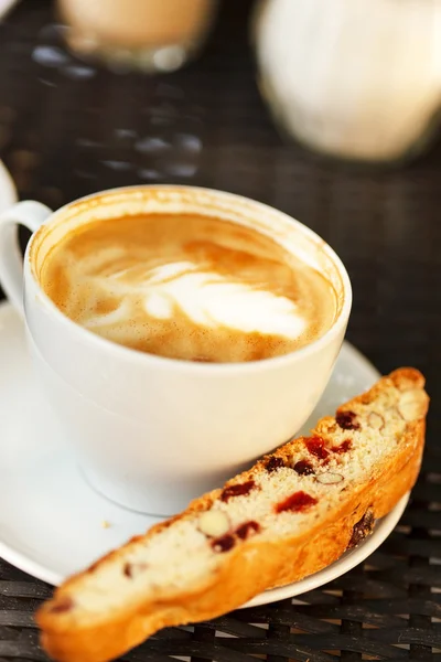 Cappuccino with cantuccini — Stock Photo, Image