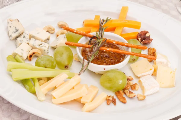 Cheese plate — Stock Photo, Image