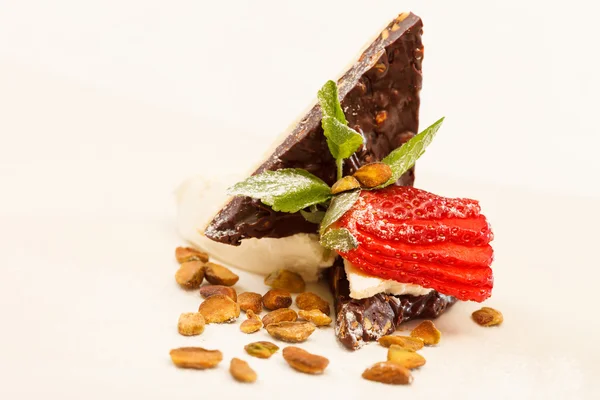 Sobremesa com chocolate e morango — Fotografia de Stock