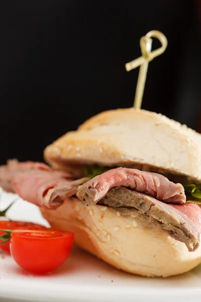 Hambúrguer com carne — Fotografia de Stock