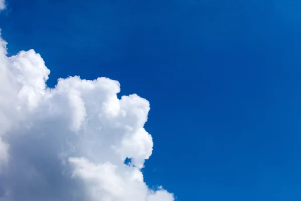 Blue sky with clouds — Stock Photo, Image