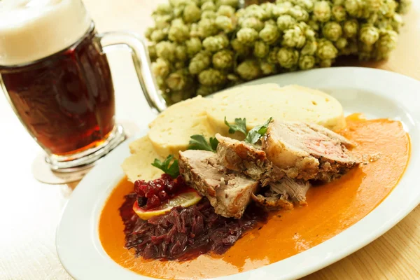 Meat with cabbage and mashed potatoes — Stock Photo, Image