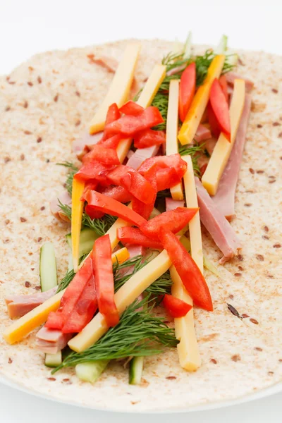 Tortilla com presunto e legumes — Fotografia de Stock