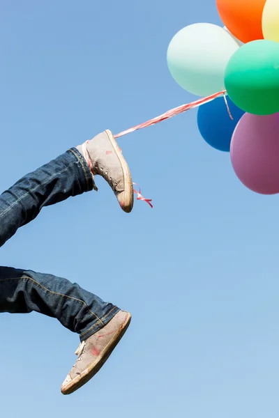 風船で飛行の足 — ストック写真