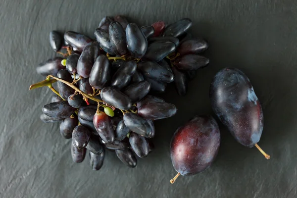 Blue grapes — Stock Photo, Image