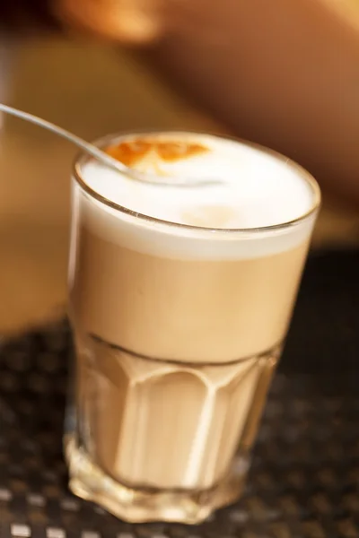 Macchiato op tafel — Stockfoto