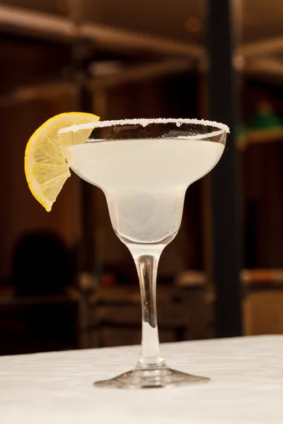 Cocktail with lemon — Stock Photo, Image