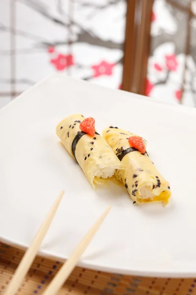 Sushi de omelete maki — Fotografia de Stock