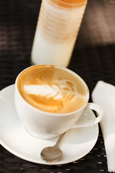 Cappuccino sul tavolo — Foto Stock