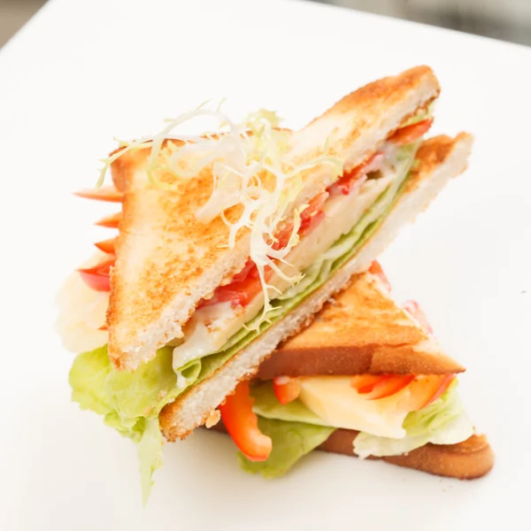 Sandwiches with vegetables and cheese — Stock Photo, Image