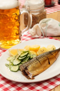 patates ve bira ile uskumru