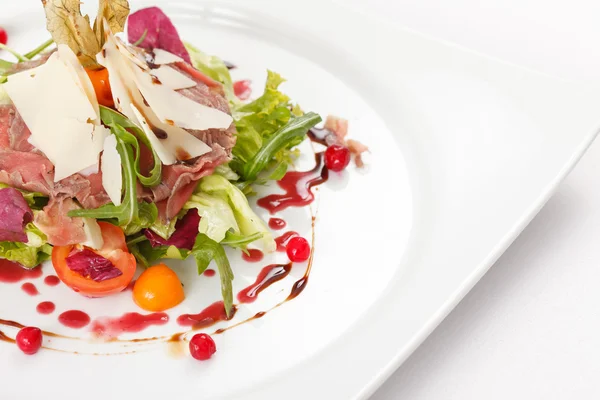 Salat mit Rindfleisch — Stockfoto