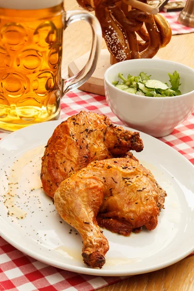 Chicken with beer — Stock Photo, Image