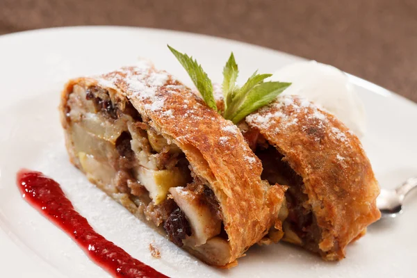 Strudel jabłkowy — Zdjęcie stockowe