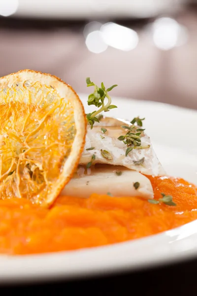 Fisch mit Orange — Stockfoto