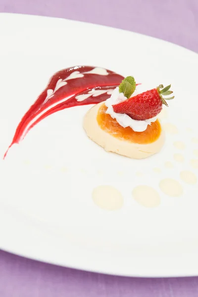 Panna cotta dolce alla fragola — Foto Stock