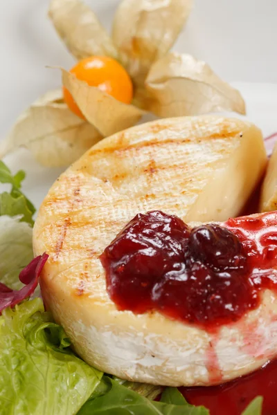 Camembert with cherry sauce — Stock Photo, Image