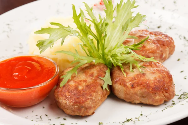 Cutlets with potatoes — Stock Photo, Image