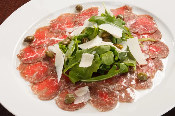 Carpaccio de Carne con Queso Parmesano —  Fotos de Stock