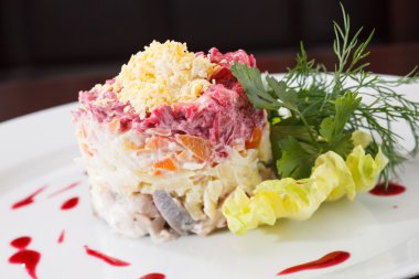 Rus ringa balığı salatası