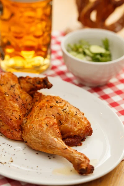 Pollo con cerveza —  Fotos de Stock