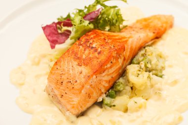 sebzeli somon bifteği