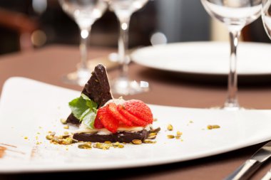 tatlı çikolata ve çilek ile