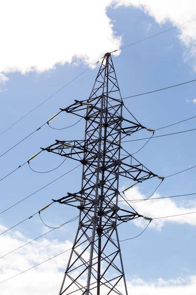 Torre ad alta tensione al cielo — Foto Stock