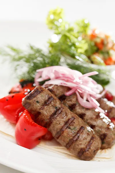 Kebab with vegetables — Stock Photo, Image