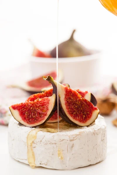 Camembert cheese, figs and honey — Stock Photo, Image