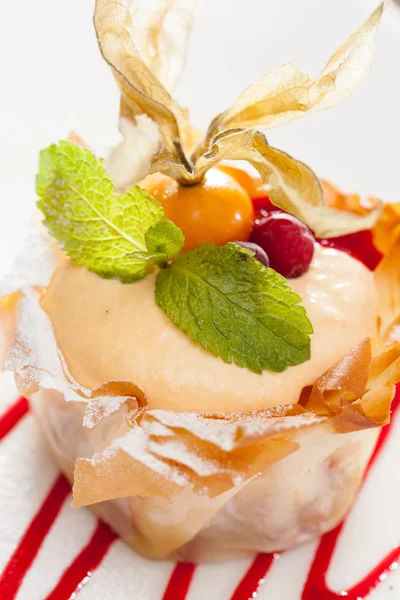 Dessert con bacche — Foto Stock