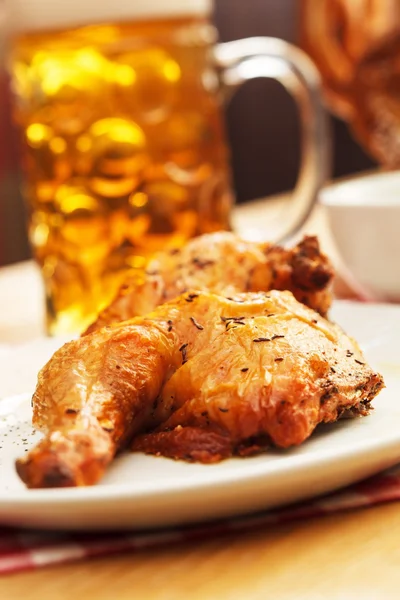 Chicken with beer — Stock Photo, Image