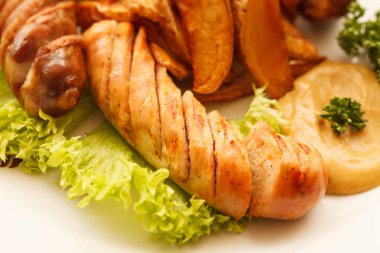 sosisleri patates ile