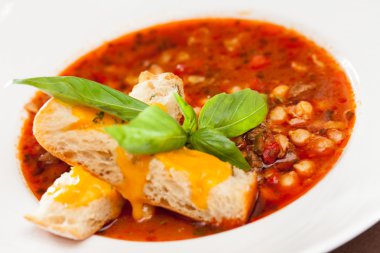 Tost ile fasulye çorbası