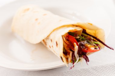 Et ve sebzeli tortilla.