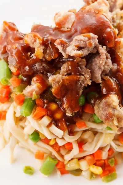 Noodle with beef and vegetables — Stock Photo, Image