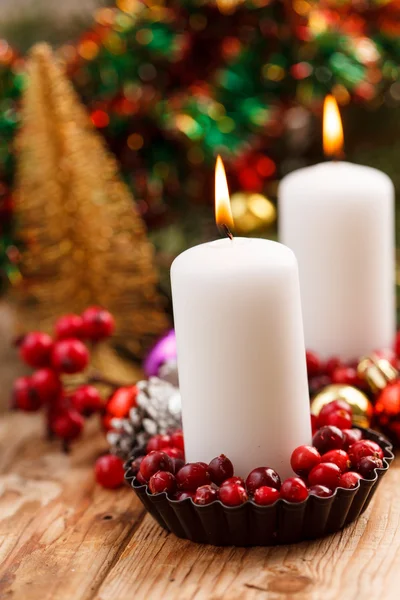 Decoraciones navideñas con velas —  Fotos de Stock