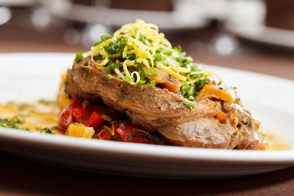 Ossobuco en el plato — Foto de Stock