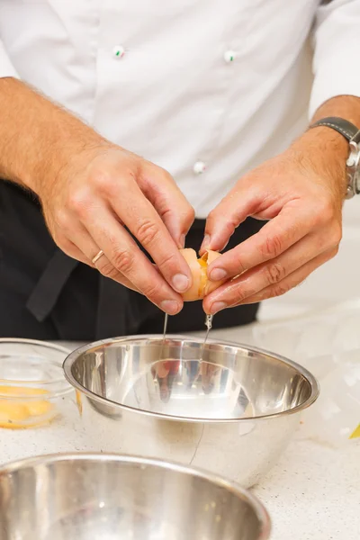 Breaking egg by dish — Stock Photo, Image