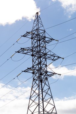 yüksek gerilim kule gökyüzüne